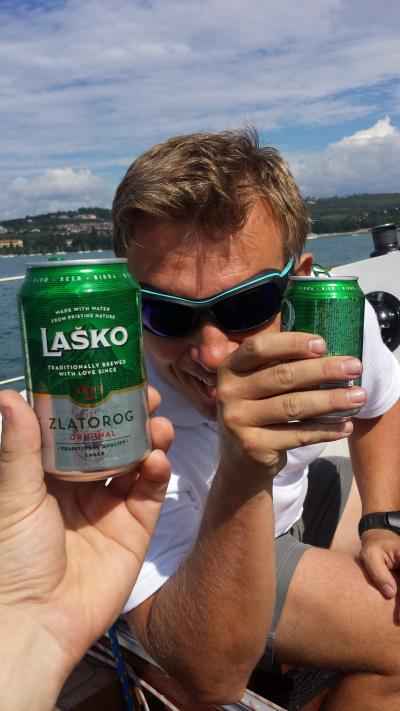 Zasluženo pivo po špinakerju