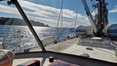 Mimo otoka Murtar na jug proti Iloviku