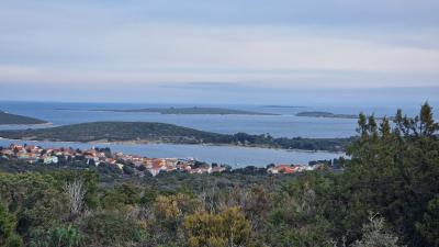 Pogled na zaliv ter Batoo