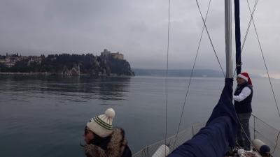 Devinski grad v dopoldanski meglici